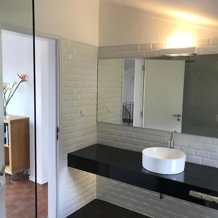 - Private Entrance&free Parking